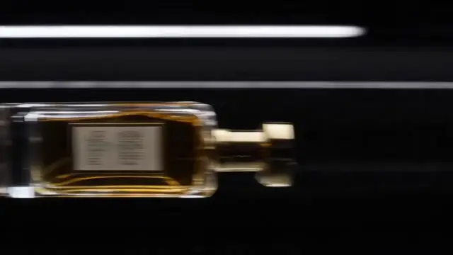 High-Energy Product Reveal AI Video Prompt for Perfume and Beauty Ads