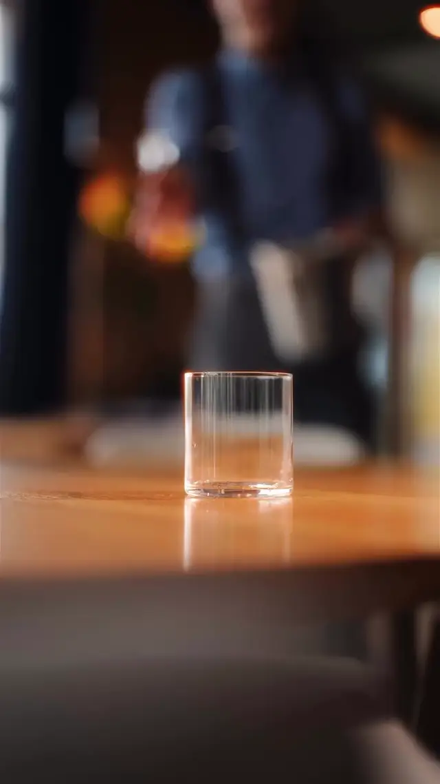 High-End Mixology Ad Ideas: AI Video Prompts for Cocktail Branding