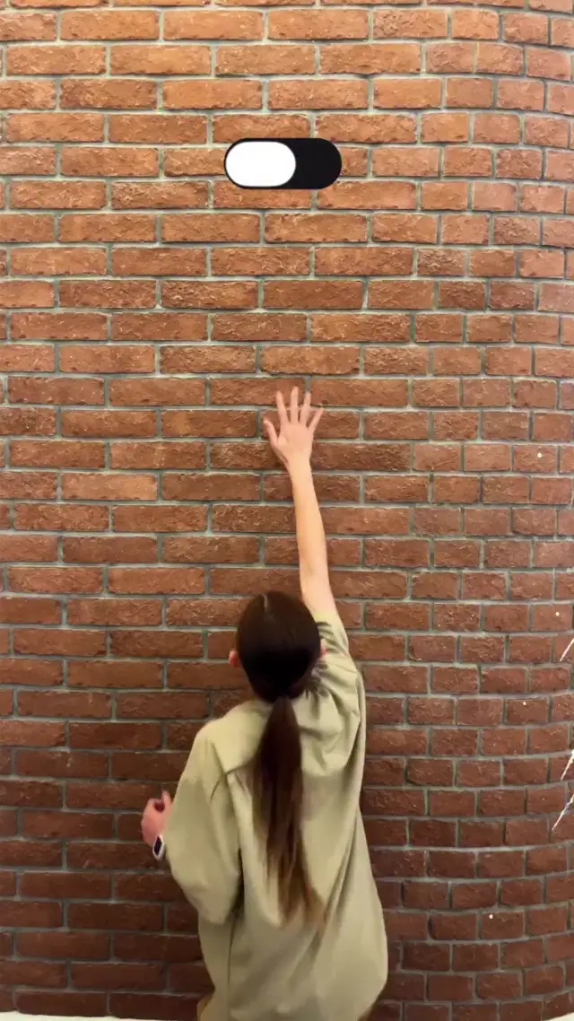 Brick Wall Toggle Reveal: AI Video Prompt for Ecommerce and Retail Ads