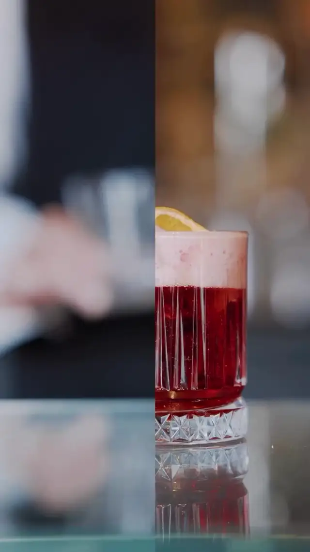 Split-Screen Cocktail Reveal: AI Video Ad Concept for Beverages and Ecommerce