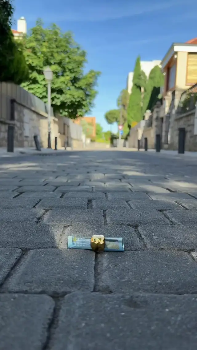 Sunlit Street Medication Reveal: AI Video Prompt Ideas for Wellness Brands