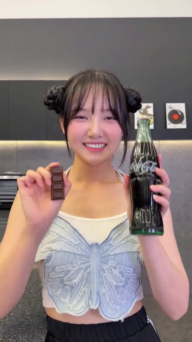 AI Video Prompt Idea: Fire Meets Soda Creative for Product Ads