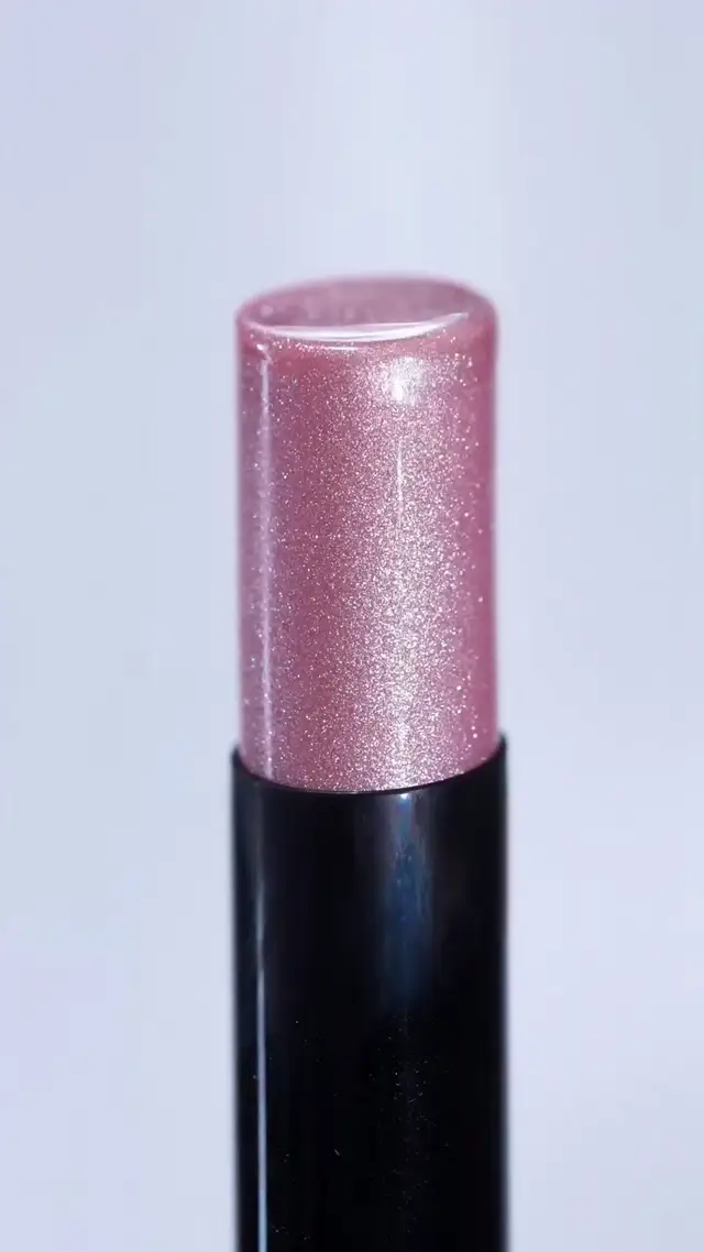 Slow-Motion Macro Melting Lipstick AI Video Prompt for Beauty Product Ads