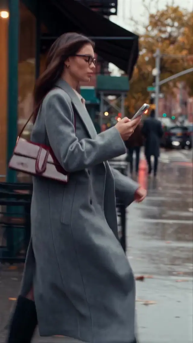 Cinematic Product Theft Commercial AI Video Prompt for Fashion and Accessories