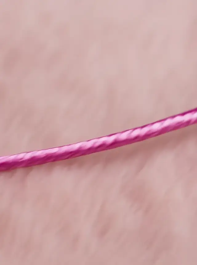 A Pink Magnetic Thread Weaves a Whimsical Makeup Collection Reveal ๐