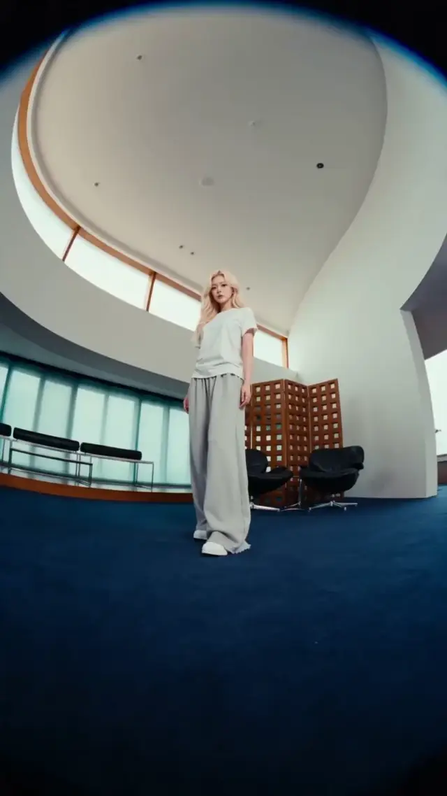 Kinetic Product Float Video AI Prompt for Beats and Lifestyle Brands