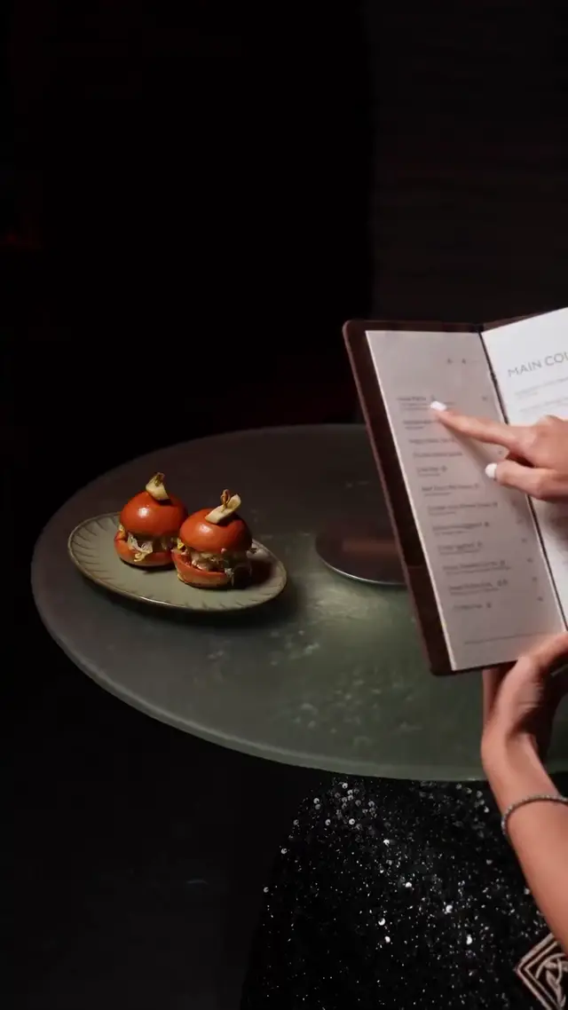 Transforming Menus into Food Magic: A High-Contrast AI Video Prompt for Restaurants