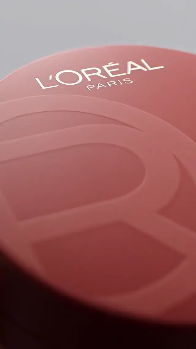 Whimsical Macro-to-Fantasy Commercial AI Video Prompt for Beauty and Lifestyle Brands