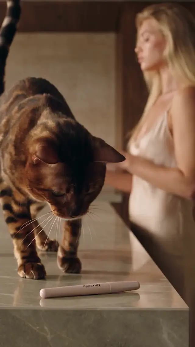 Suspense-to-Payoff Product Reveal: A Cinematic Ad Concept for Luxury Goods