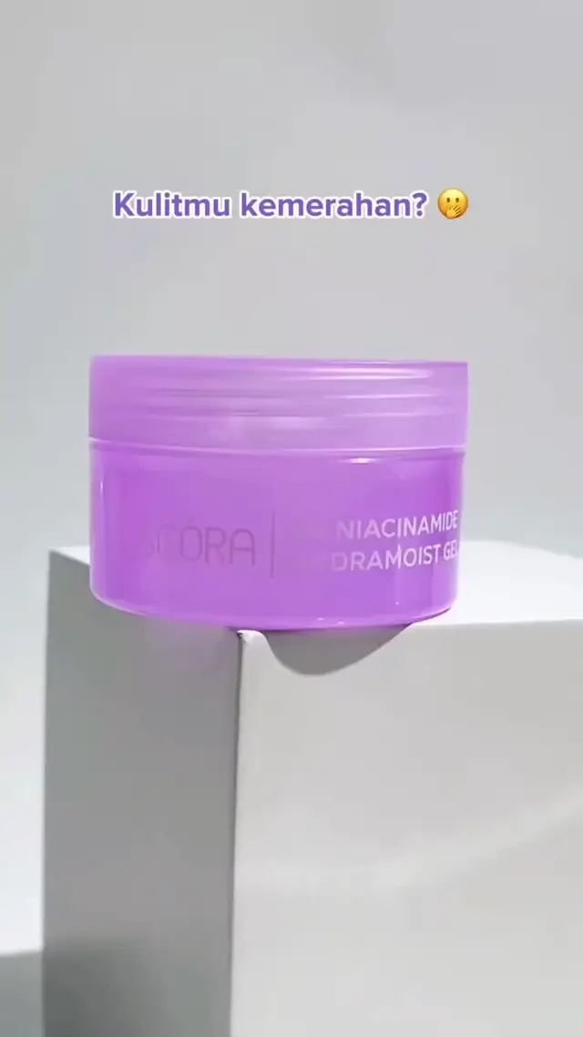 High-Gloss Wet Product Photography AI Video Prompt for Skincare Ads
