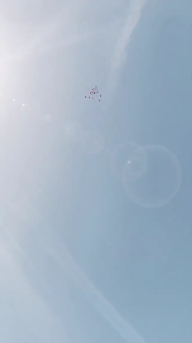 Dreamy Product Reveal Video Prompt for Cosmetics and Ecommerce Ads