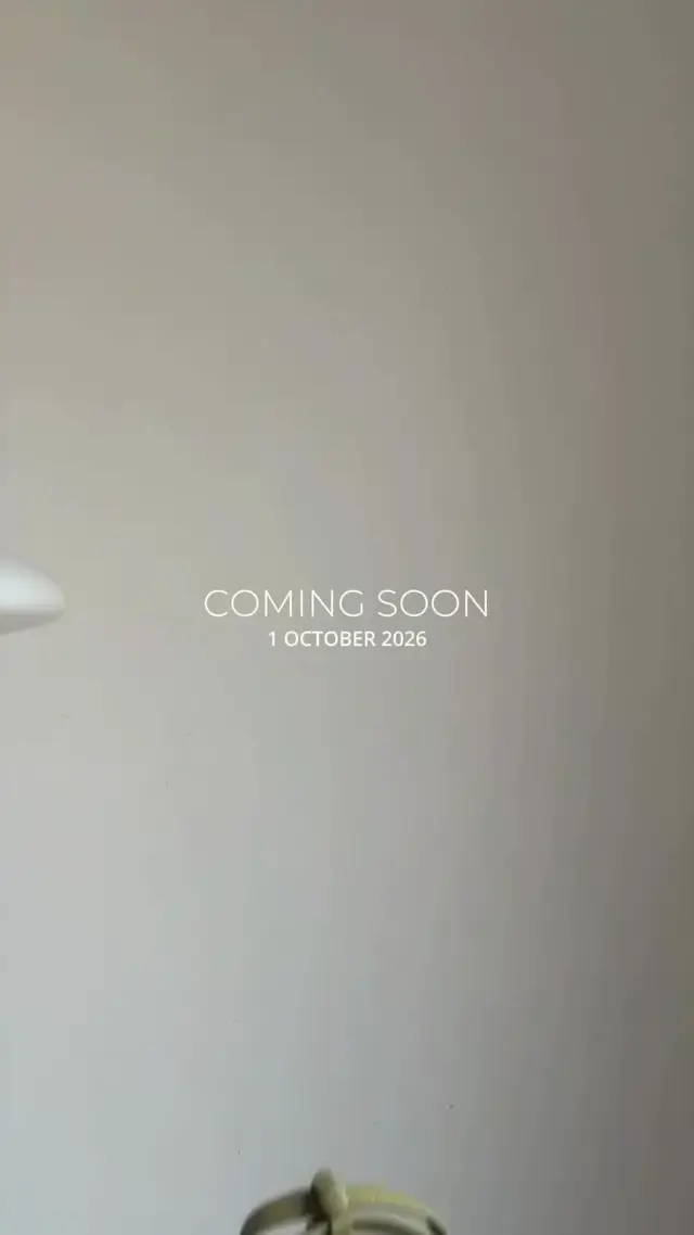 Cinematic Floating Handbag Teaser AI Video Prompt for Luxury Product Launches