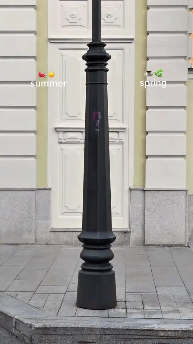 Dynamic Outfit Transition AI Video Prompt for Fashion Brands and Ecommerce