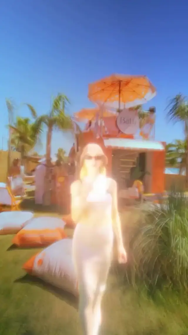 High-Energy Pop-Art Video Prompt for Perfume and Beauty Product Advertising