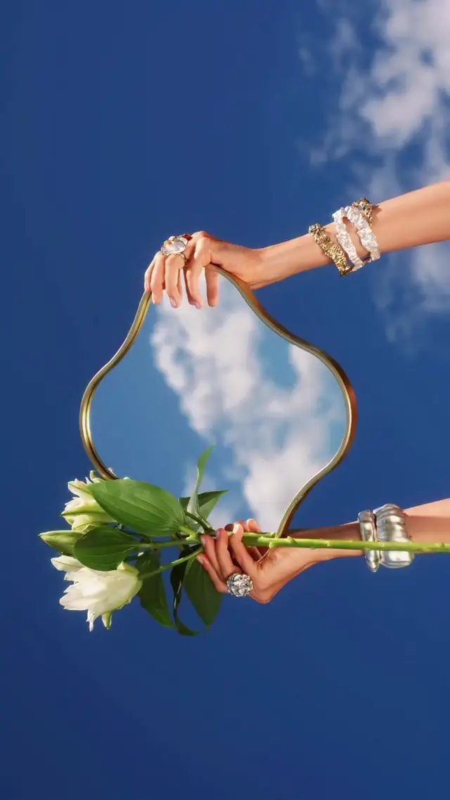 Editorial AI Video Prompt: Luxury Jewelry and Floral Commercial Concept