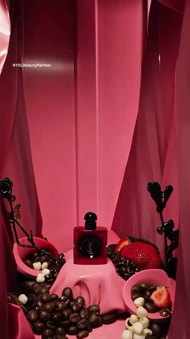 Neon-Lit Perfume Commercial AI Video Prompt for Ecommerce Product Reveals