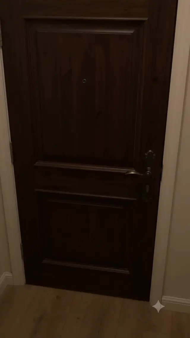 AI Video Prompt for Heartwarming Product Reveals Using a Standing Cat Surprise