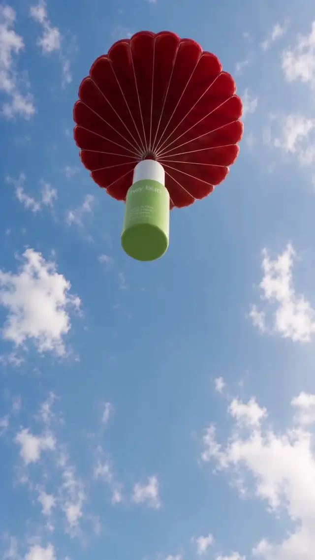 Floating Product Reveal AI Video Prompt for Skincare and Retail Campaigns