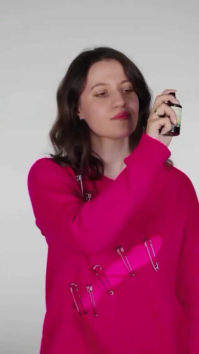 High-Gloss Fashion Beauty Ad AI Video Prompt with Animated Emoji Overlays