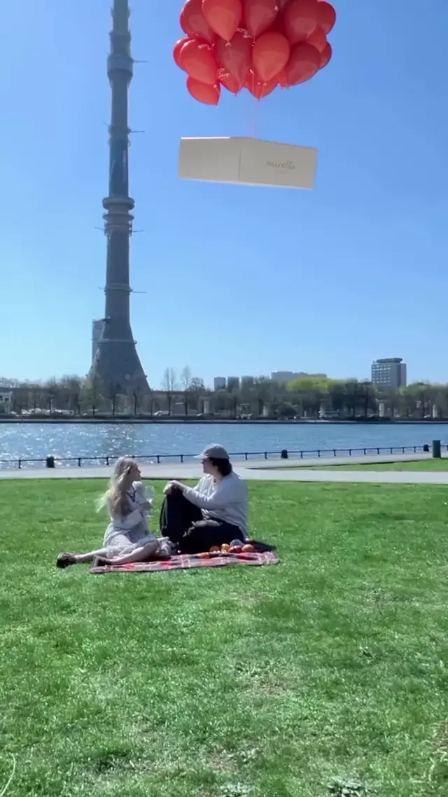 Romantic Paris Gift Reveal AI Video Prompt for Ecommerce Brands