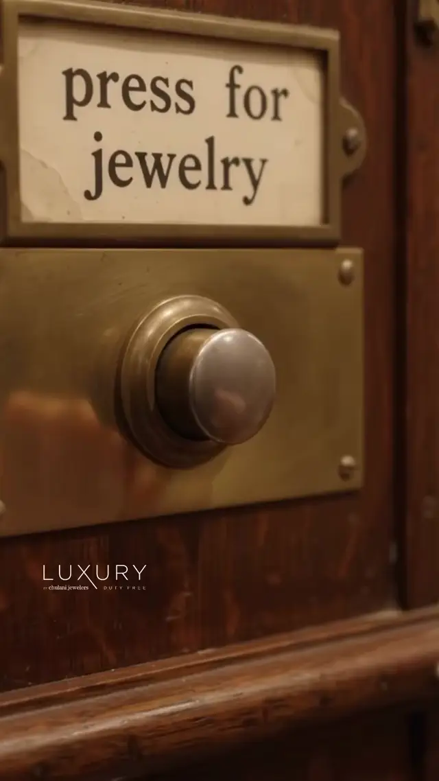 Opulent Mechanical Reveal AI Video Prompt for Luxury Product Advertising