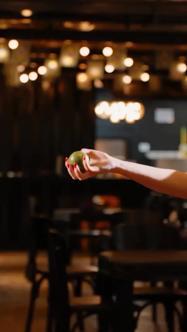 Match-Cut Cocktail Transition AI Video Prompt for Food and Beverage Ads