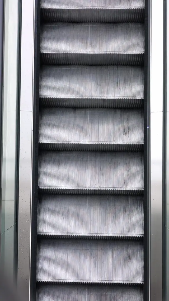 Stylized Escalator Fashion Video Prompt for E-Commerce Product Reveals